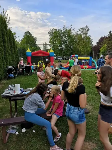 skákací hrady na akci a malování na obličej dětí