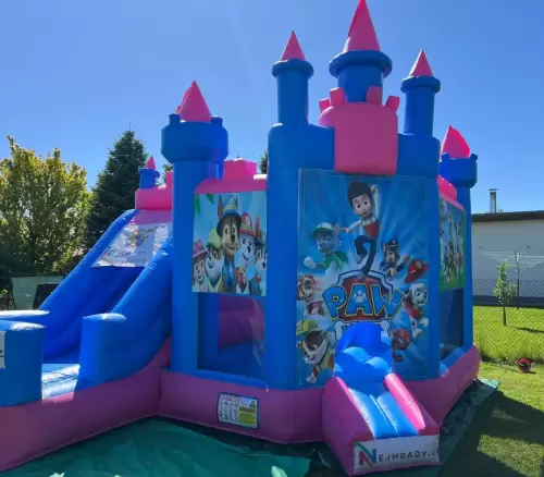 skakaci hrad na zahrade