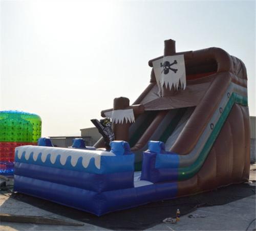 Pirátská skluzavka