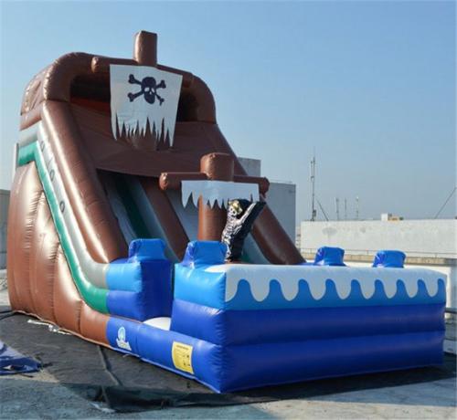 Pirátská skluzavka