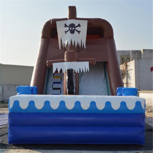 Pirátská skluzavka